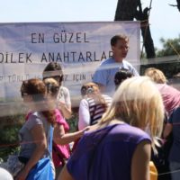 "En guzel dilek anahtarlari" (The best wish keys)--dozens of sellers had good luck charms for every wish imaginable; we had bible verses and gospel truth for every wish... and for free! :-)
